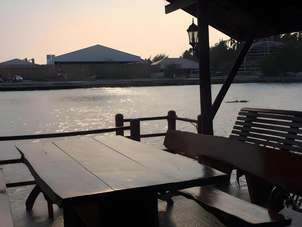 Samut Songkhram Ruennamyen Resort Amphawa מראה חיצוני תמונה